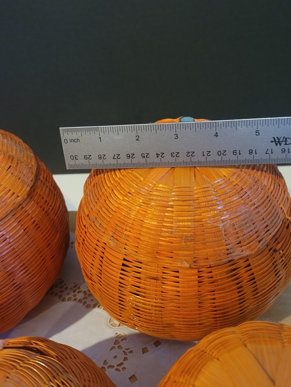 Lot of 4 Vintage Wicker Basket Orange Pumpkins  Removable Tops Halloween Thanksg - Picture 3 of 14